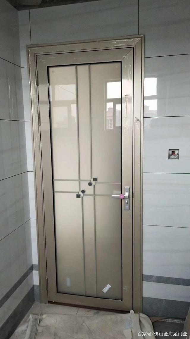 如何让铝合金门变的更白色(如何让铝合金门变的更白色一些)