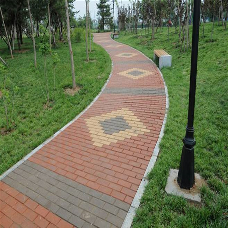 路面陶土砖如何施工(陶瓷路面施工工艺视频)